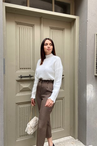 Mng Ekru Dik Yaka Fırfırlı Kazak