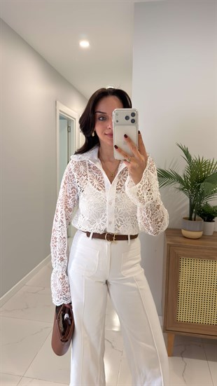 Lara Beyaz Güpür Detaylı Kuşaklı Gömlek