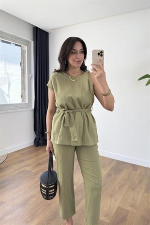 Linda Çağla Yeşili Omuzu Burmalı Kuşaklı Bluz Pantolon Takım