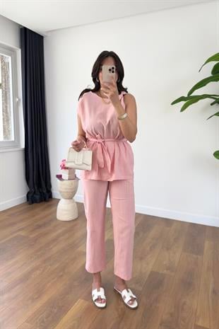 Linda Pembe Omuzu Burmalı Kuşaklı Bluz Pantolon Takım