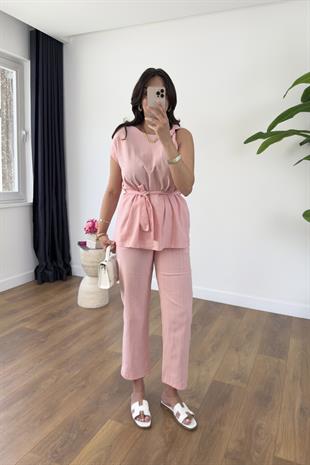 Linda Pembe Omuzu Burmalı Kuşaklı Bluz Pantolon Takım