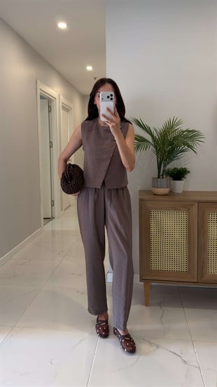 Lisra Vizon Düğme Detaylı Yelek Pantolon Takım