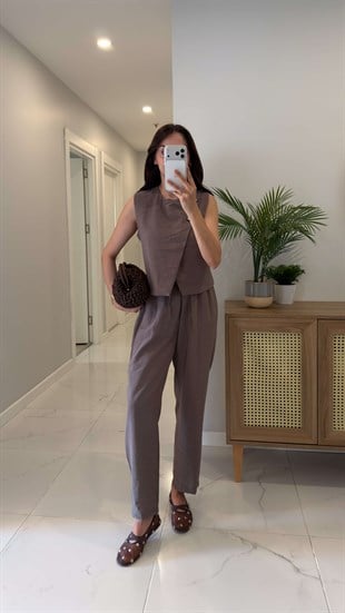 Lisra Vizon Düğme Detaylı Yelek Pantolon Takım