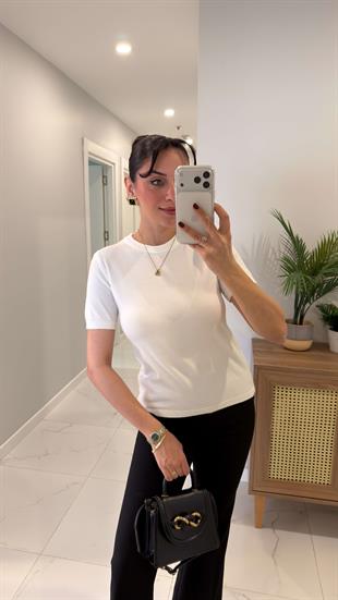 MD Asilla Kırık Beyaz Kısa Kol Triko
