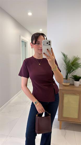 MD Handa Mürdüm Toka Detaylı Tişört Bluz
