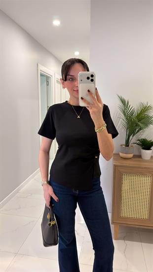 MD Handa Siyah Toka Detaylı Tişört Bluz