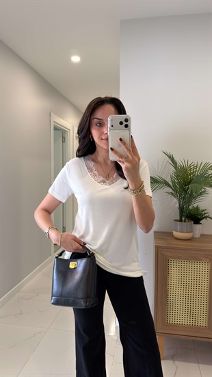 MD Wuggy Beyaz Yakası Dantelli Tişört