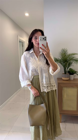Melly Krem Etek Ucu Çiçek İşleme Detaylı İthal Gömlek