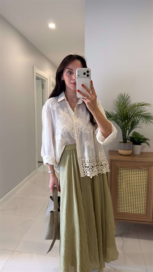 Melly Krem Etek Ucu Çiçek İşleme Detaylı İthal Gömlek