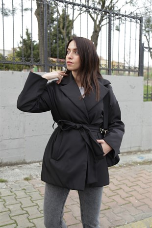 Siyah Kuşaklı Şişme Mont