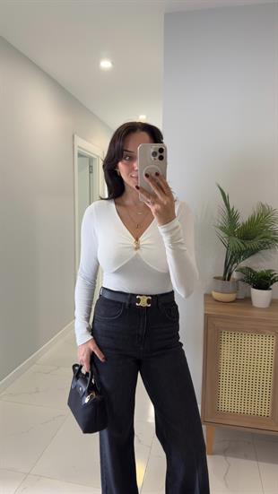 Moste Ekru Yakası Gold Toka Detaylı Bluz