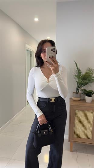 Moste Ekru Yakası Gold Toka Detaylı Bluz