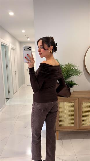 Nerta Kahve Madonna Yaka Bluz