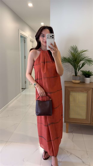 Ortre Turuncu Halter Yaka Desenli Elbise
