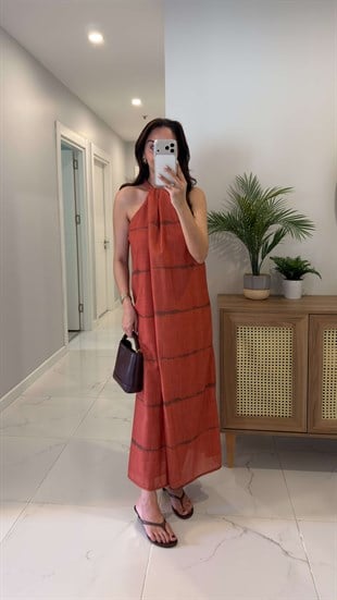 Ortre Turuncu Halter Yaka Desenli Elbise