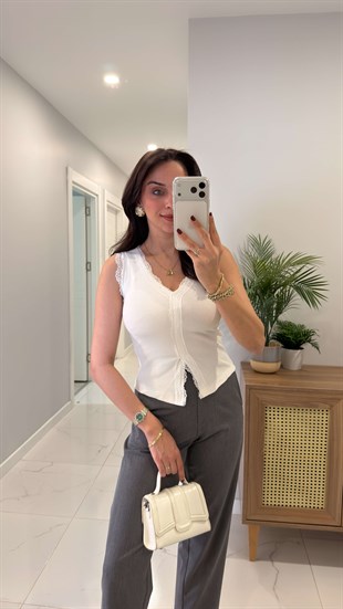 Pelowsy Açık Ekru Dantelli Bluz