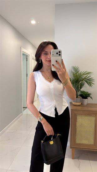 Pelowsy Beyaz Dantelli Bluz