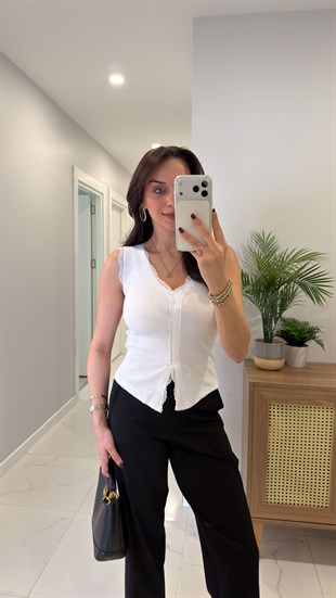 Pelowsy Beyaz Dantelli Bluz