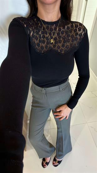 Pettad Siyah Dantel Detaylı Bluz