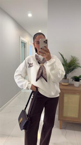 Ravix Ekru Gold Toka Detaylı Fularlı Sweat