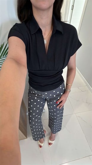 Rilla Siyah Polo Yaka Beli Büzgülü Tişört