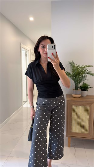 Rilla Siyah Polo Yaka Beli Büzgülü Tişört