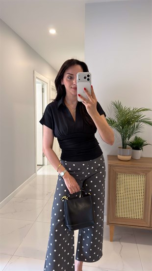 Rilla Siyah Polo Yaka Beli Büzgülü Tişört