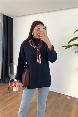 Selna Lacivert Yırtmaç Detaylı Boğazlı Triko