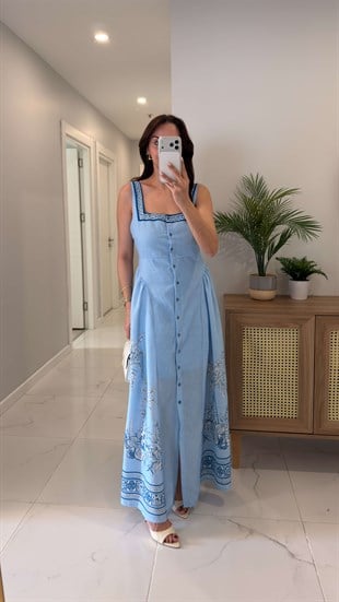 Solla Mavi İşleme Detaylı Düğmeli Askılı Elbise