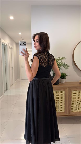 Solwe Siyah Kolsuz Dantelli Bluz