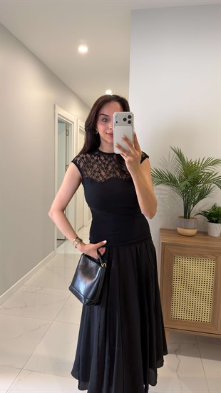 Solwe Siyah Kolsuz Dantelli Bluz