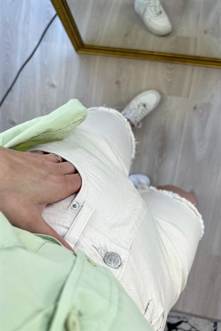 Ekru Şehir Boy Püsküllü Şort