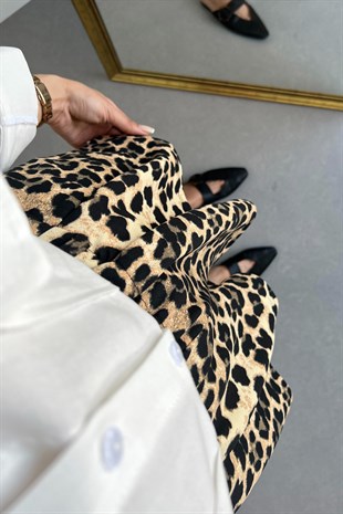 Leopar Desenli Beli Lastikli Şort