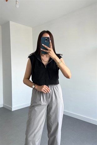Siyah Kısa Sıfır Kol Fermuarlı Sweatshirt