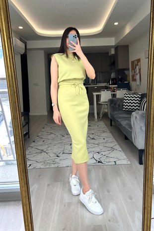 Açık Yeşil Sıfır Kol Etekli Takım