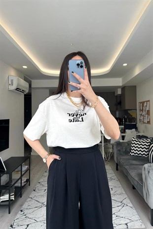 Beyaz Never Too Late Baskılı Tişört