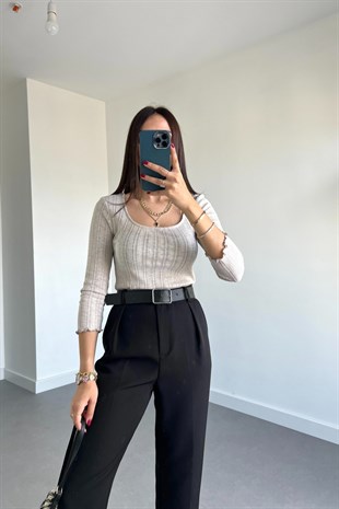 Bej Kare Yaka Yarım Kol Triko Bluz