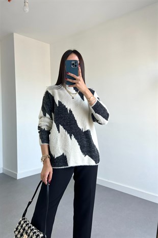 Dik Yaka Antrasit Geçişli Ekru Kazak