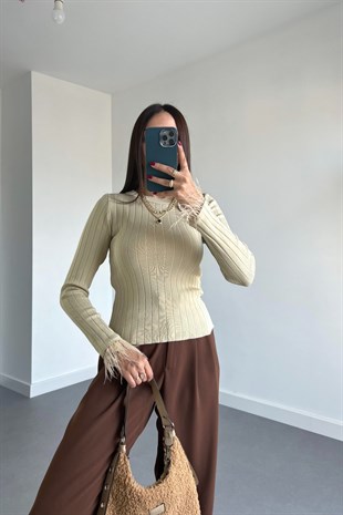 Ekru Otriş Detay Triko