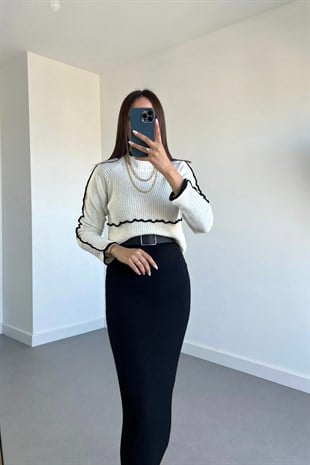 Ekru Siyah Şerit Detaylı Triko