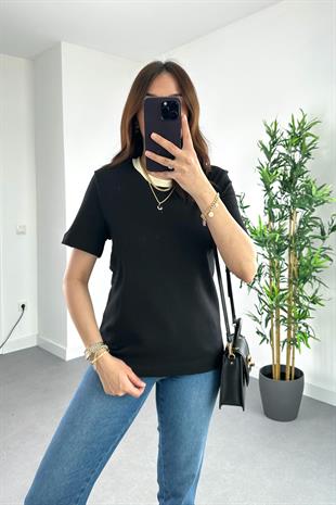 MD Siyah Yaka Detaylı Basic Tişört