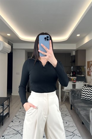 Siyah Fermuarlı Polo Yaka Triko