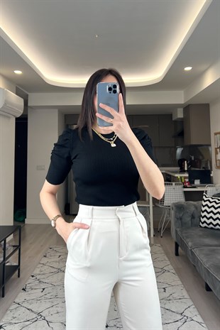 Siyah Omuz Detaylı Triko
