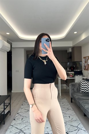 Siyah Pencere Detaylı Triko