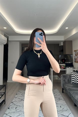 Siyah Pencere Detaylı Triko