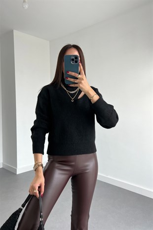 Siyah Pencere Detaylı Triko