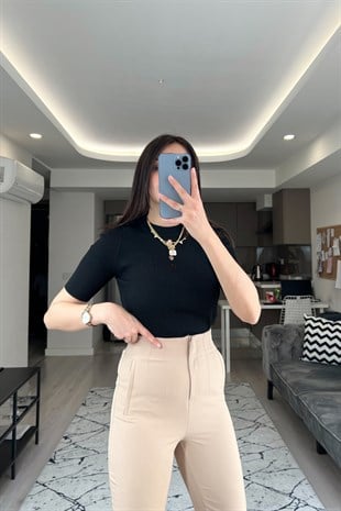 Siyah Pencere Detaylı Triko