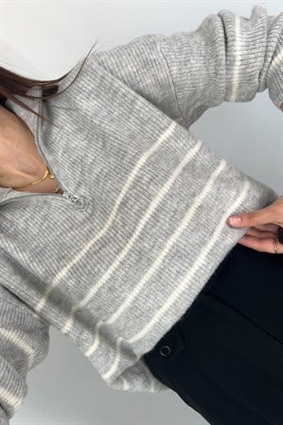 Zakra Gri Beyaz Şeritli Fermuar Detaylı Dik Yaka Triko Kazak