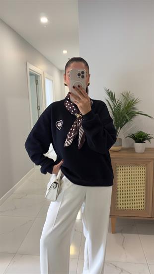 Utra Lacivert Kalp Desenli Gold Toka Detaylı Fularlı Sweat