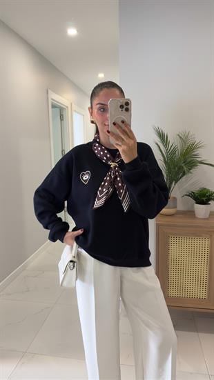 Utra Lacivert Kalp Desenli Gold Toka Detaylı Fularlı Sweat